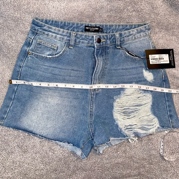 NEW Pretty Little Thing Blue Denim Distressed Shorts - Picture 6 of 8